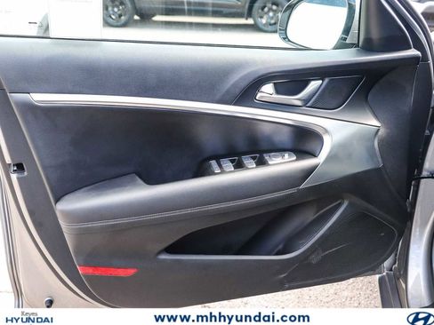 Used 2026 Genesis G70 2.5T RWD image 19
