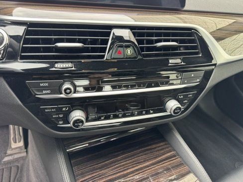 Used 2019 BMW 530i xDrive w/ M Sport Package AWD/4WD image 12