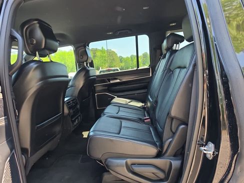Used 2024 Jeep Wagoneer Series II w/ Flexible Seating Group image 30