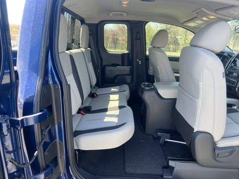 Used 2021 Nissan Titan SV w/ SV Convenience Package image 26