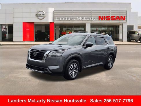 Used 2024 Nissan Pathfinder SL FWD image 9