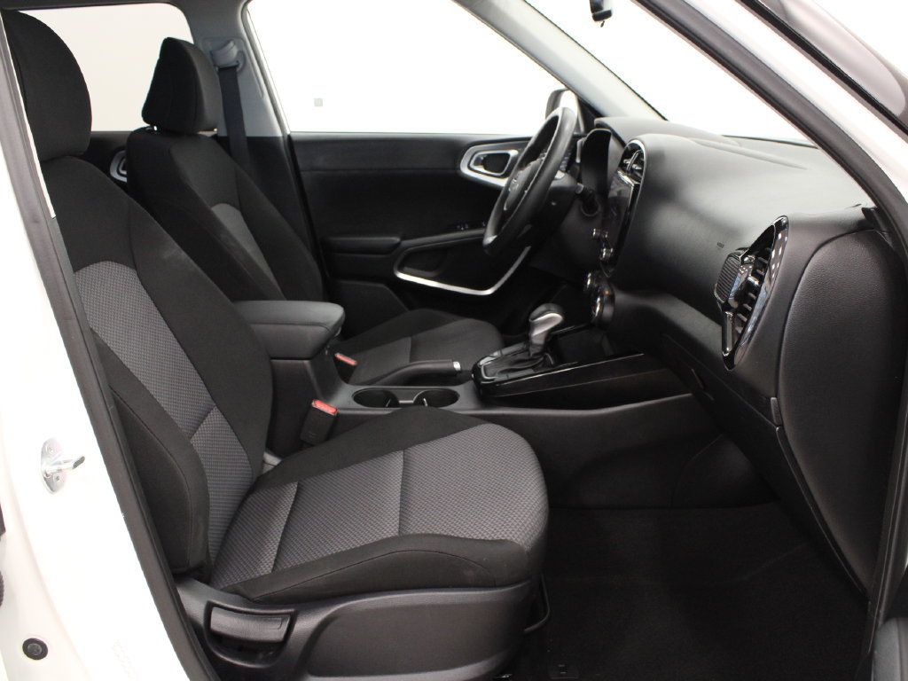 Used 2023 Kia Soul S FWD image 15