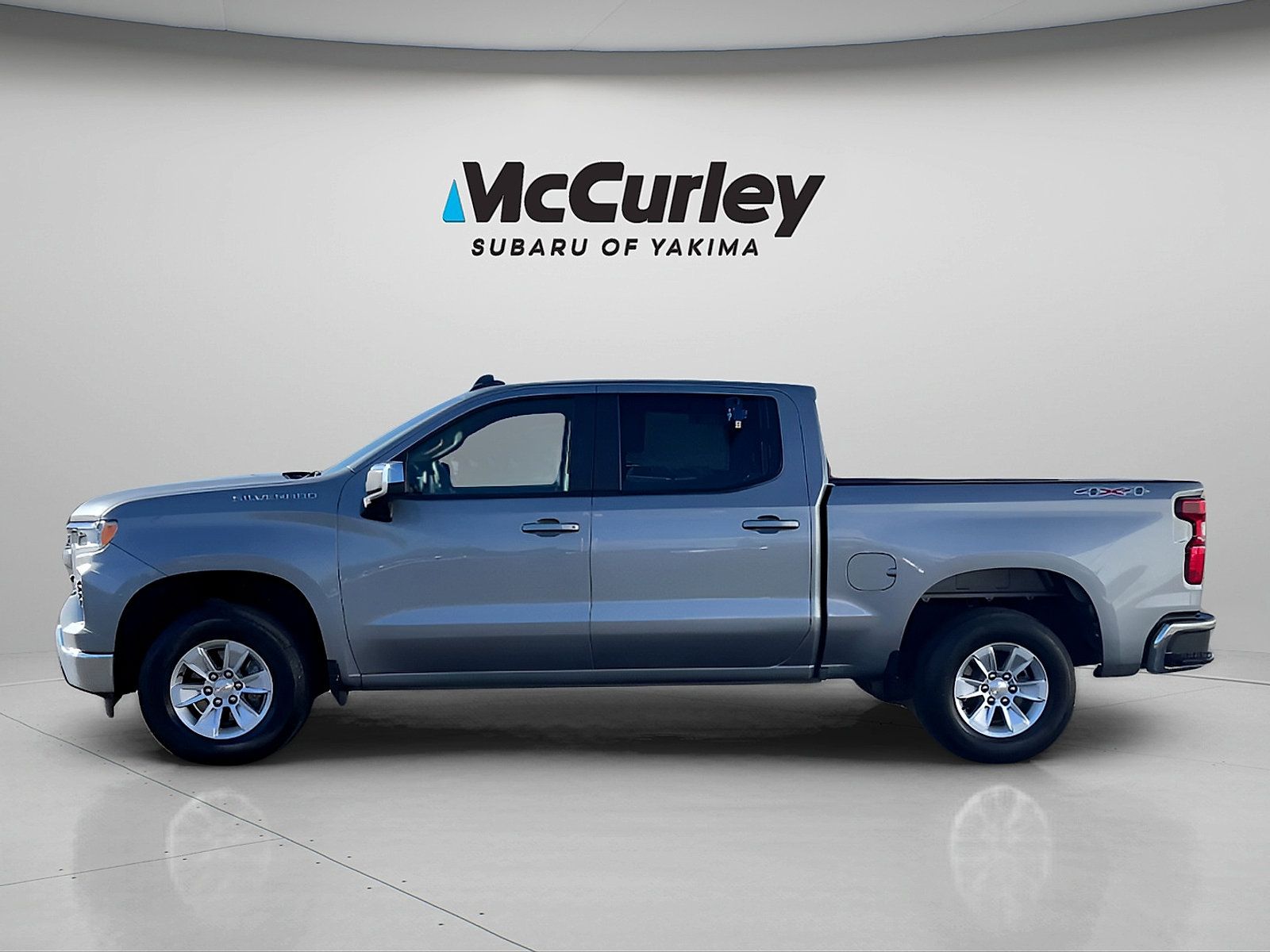 Used 2025 Chevrolet Silverado 1500 LT AWD/4WD image 3