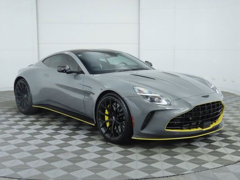 Used 2025 Aston Martin V8 Vantage Coupe image 3