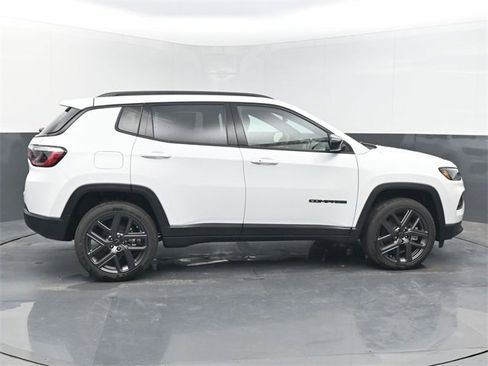 New 2026 Jeep Compass Latitude image 6