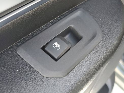 New 2026 RAM 1500 4x4 Crew Cab image 17