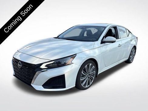 Used 2023 Nissan Altima 2.5 SL FWD image 1