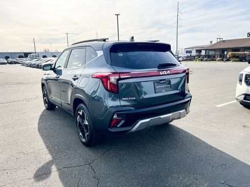 Certified 2024 Kia Seltos EX image 10