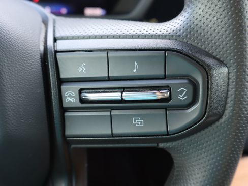 Used 2025 Chevrolet Colorado Trail Boss AWD/4WD image 21