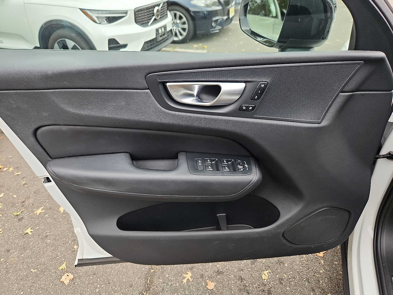 Used 2024 Volvo XC60 B5 Plus AWD/4WD image 12