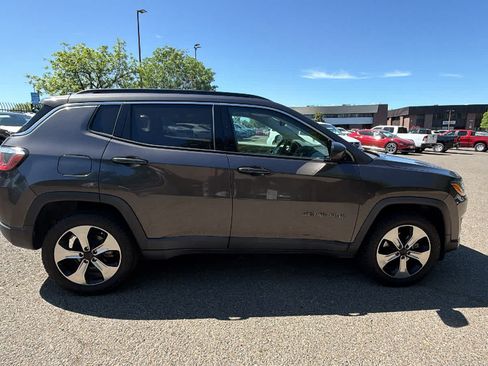 Used 2018 Jeep Compass Latitude w/ Popular Equipment Group AWD/4WD image 4