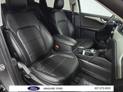 Used 2022 Ford Escape SEL w/ Technology Package image 14