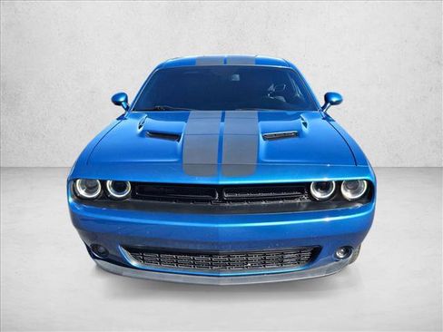 Used 2022 Dodge Challenger SXT image 2