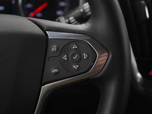 Used 2023 Chevrolet Traverse LT image 25