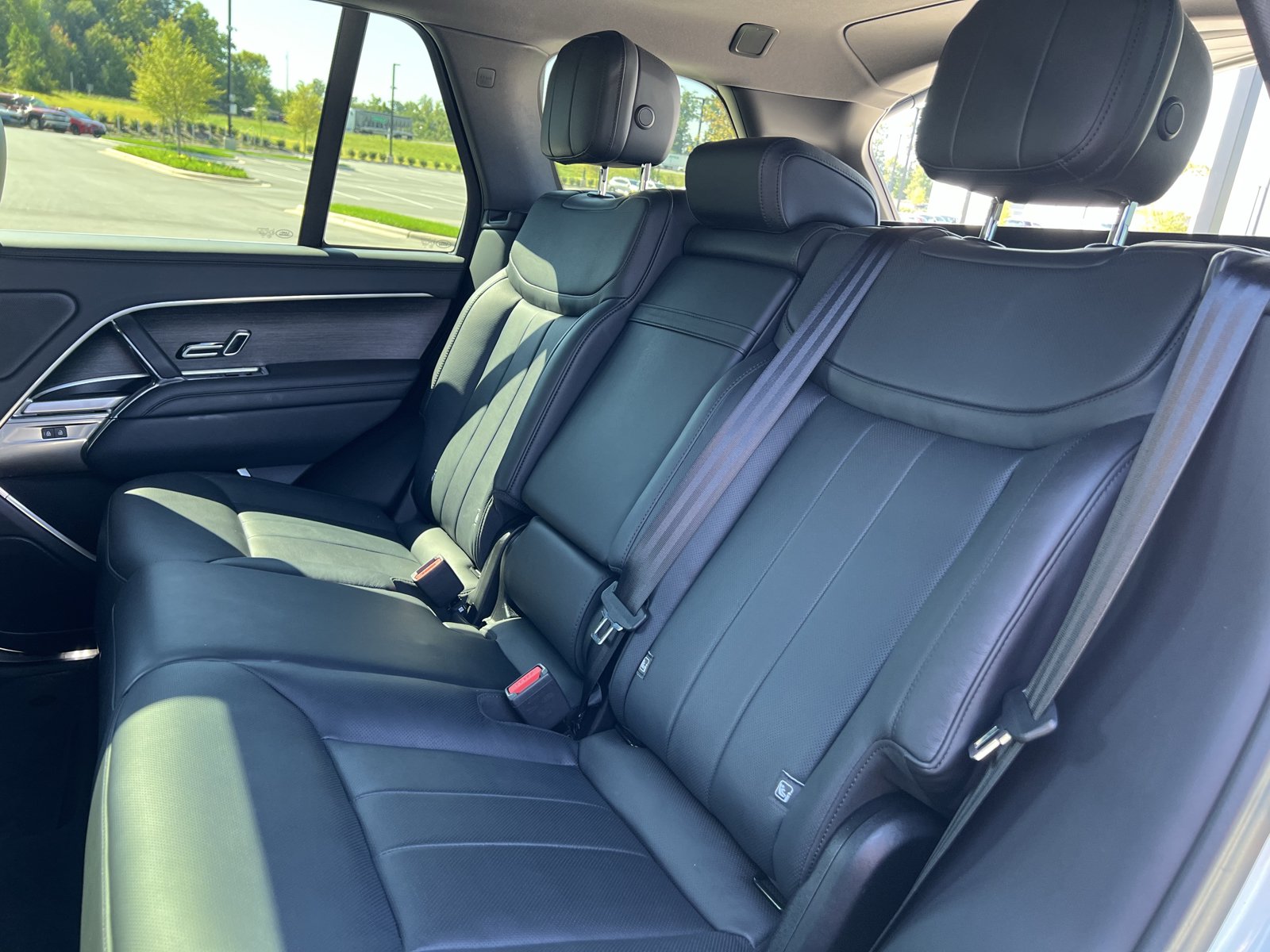 Used 2025 Land Rover Range Rover SE AWD/4WD image 32