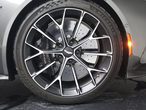 Used 2026 Aston Martin V8 Vantage Roadster image 27