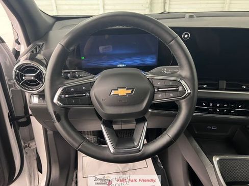 Used 2025 Chevrolet Equinox LT FWD image 38