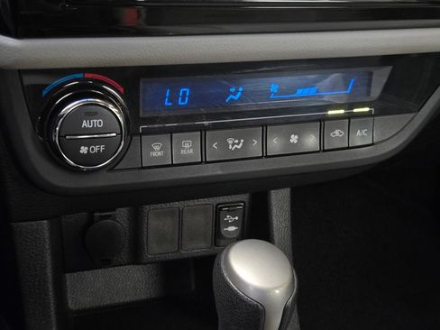 Used 2015 Toyota Corolla LE FWD image 20