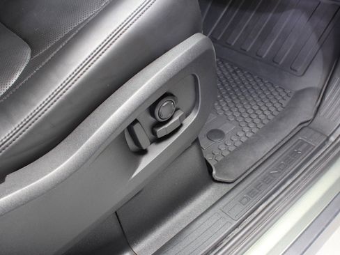 Used 2024 Land Rover Defender 110 SE image 45