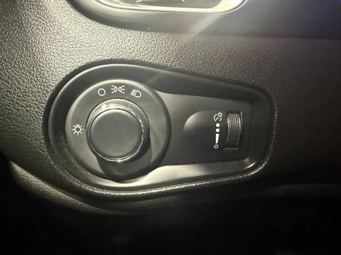 Used 2018 Jeep Renegade Sport w/ Power & Air Group AWD/4WD image 16