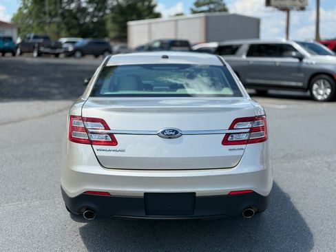 Used 2018 Ford Taurus SE FWD image 6