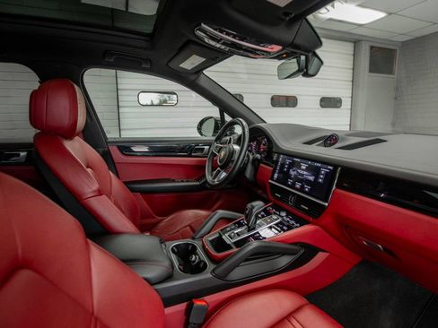 Used 2020 Porsche Cayenne S AWD/4WD image 17