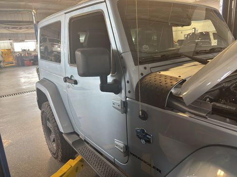 Used 2012 Jeep Wrangler Sahara AWD/4WD image 6