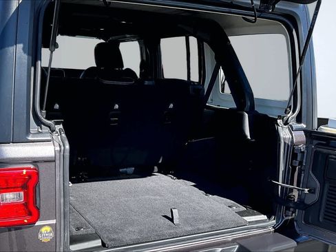 Used 2025 Jeep Wrangler Unlimited Rubicon AWD/4WD image 19