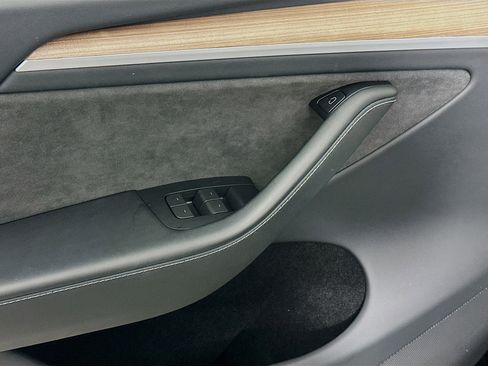 Used 2024 Tesla Model Y Long Range image 15