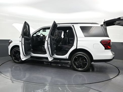 Used 2023 Ford Expedition Limited image 34