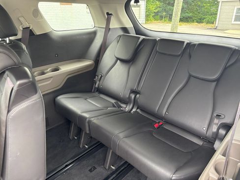 Used 2026 Kia Carnival FWD image 31