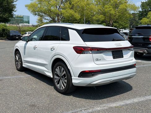 Used 2023 Audi Q4 e-tron Premium w/ Convenience Package RWD image 3