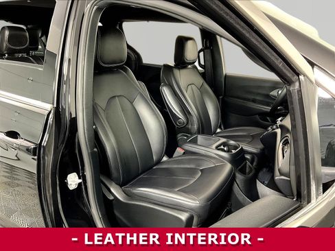 Used 2025 Chrysler Pacifica Select FWD image 28