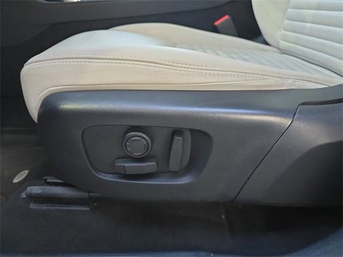 Used 2024 Land Rover Discovery Sport S image 27