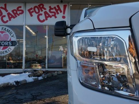 Used 2024 Nissan Titan SV w/ SV Convenience Package image 62