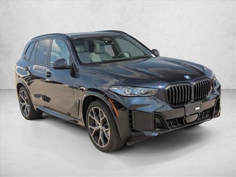 Used 2026 BMW X5 xDrive50e w/ M Sport Package AWD/4WD image 3