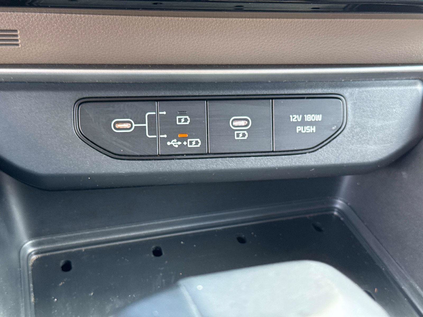 Used 2025 Kia Carnival FWD image 25