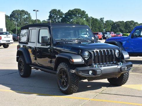 Used 2023 Jeep Wrangler Unlimited w/ Cold Weather Group AWD/4WD image 3