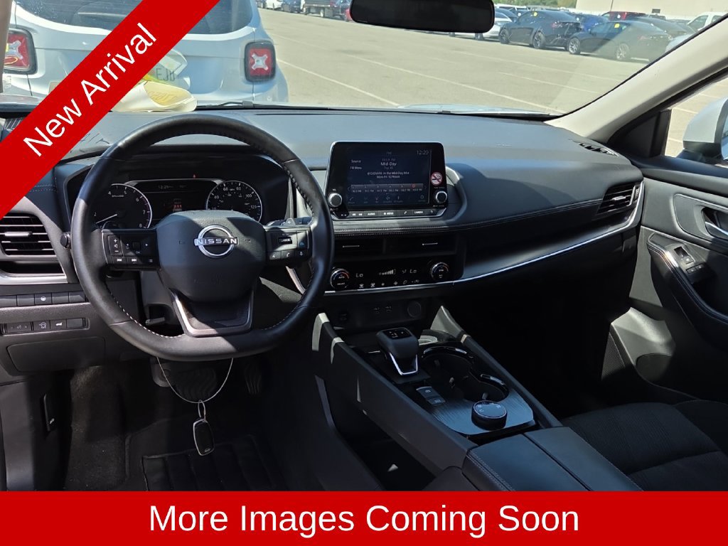 Used 2025 Nissan Rogue SV AWD/4WD image 11