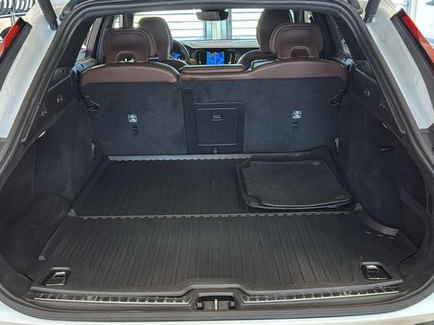 Certified 2025 Volvo V90 B6 Cross Country Ultra w/ Protection Package Premier AWD/4WD image 29