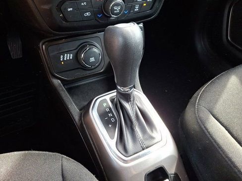 Certified 2022 Jeep Renegade Sport AWD/4WD image 18