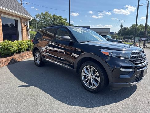 Used 2020 Ford Explorer XLT w/ Equipment Group 202A AWD/4WD image 7