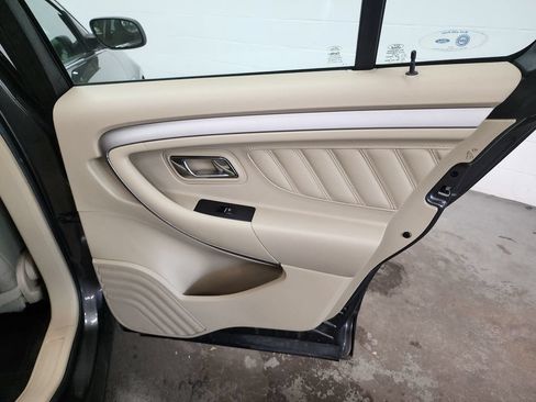 Used 2017 Ford Taurus SE FWD image 28