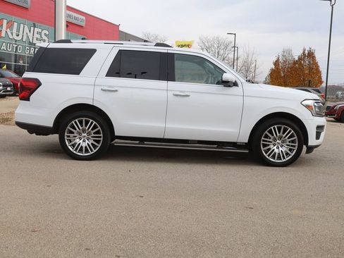 Used 2024 Ford Expedition Limited image 11