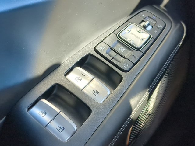 Used 2019 Genesis G90 3.3T Premium RWD image 23