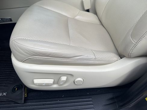 Used 2023 Lexus GX 460 Luxury image 25