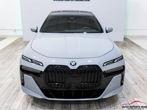 Used 2023 BMW 740i w/ Parking Assistance Package RWD image 30