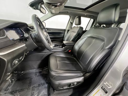 Used 2022 Jeep Grand Cherokee Limited image 21