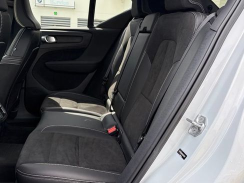 Used 2021 Volvo XC40 T5 R-Design w/ Advanced Package AWD/4WD image 8