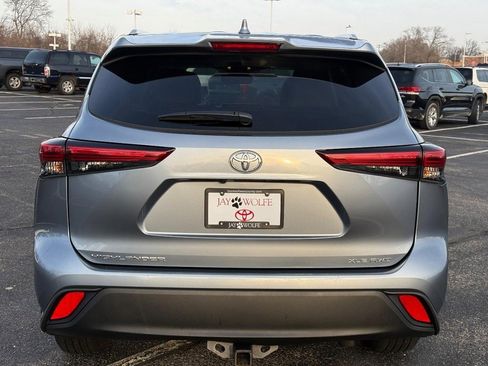Used 2022 Toyota Highlander XLE image 7